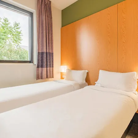 Expo Hotel
